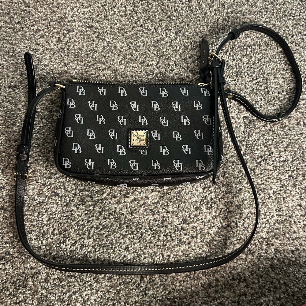 Small Dooney & Burke logo bag with red interior